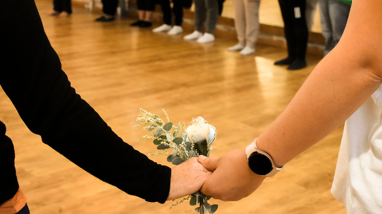 PRIMER CLASE DE DANZAS CIRCULARES